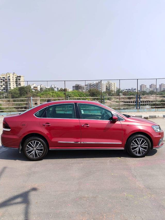 https://images10.gaadi.com/usedcar_image/4409072/original/processed_263694cb5dace893c52e36ae5c1fbcbd.jpg?imwidth=6401