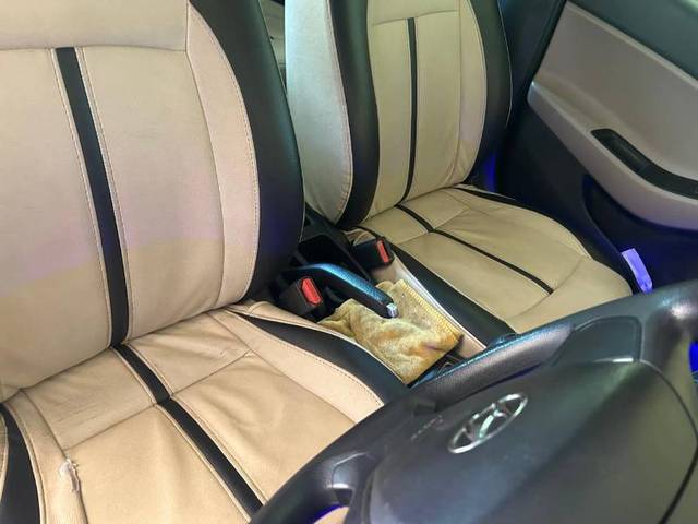 https://images10.gaadi.com/usedcar_image/4409091/original/352effdada532124431b5bde0fbeadd7.jpg?imwidth=6402