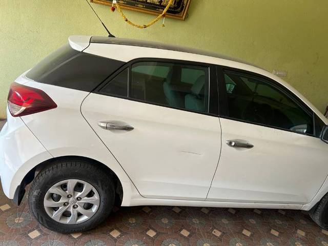 https://images10.gaadi.com/usedcar_image/4409091/original/94638b8f91a8ab658ca71fd74af1b433.jpg?imwidth=6400