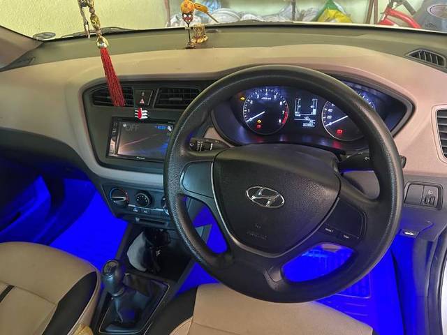 https://images10.gaadi.com/usedcar_image/4409091/original/a5fce79efa07715637392e2869af8df5.jpg?imwidth=6401