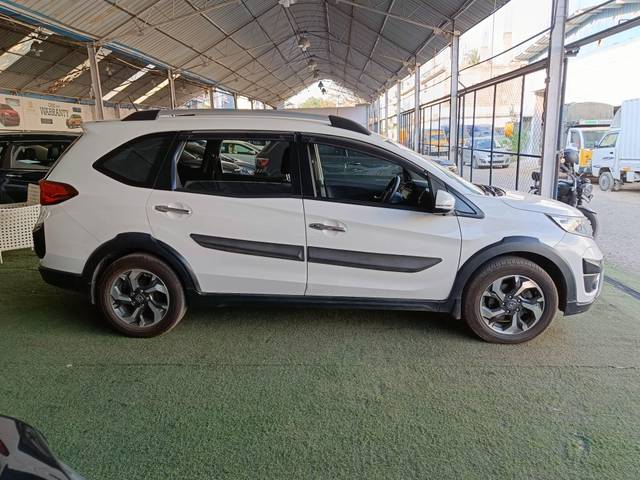 https://images10.gaadi.com/usedcar_image/4409131/original/processed_c969778760891e2490095c5bd7211446.jpg?imwidth=6401