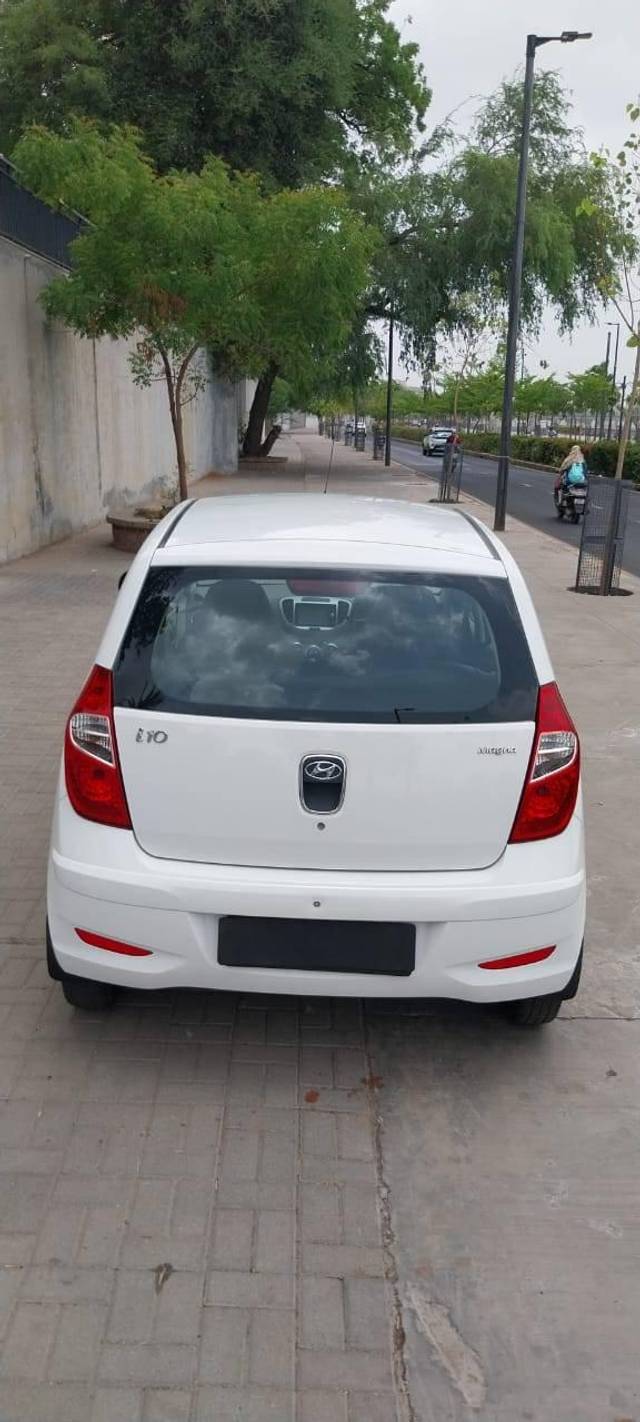 https://images10.gaadi.com/usedcar_image/4409139/original/processed_998f236b7b593e4c0bbfde83c5e0f415.jpg?imwidth=6402