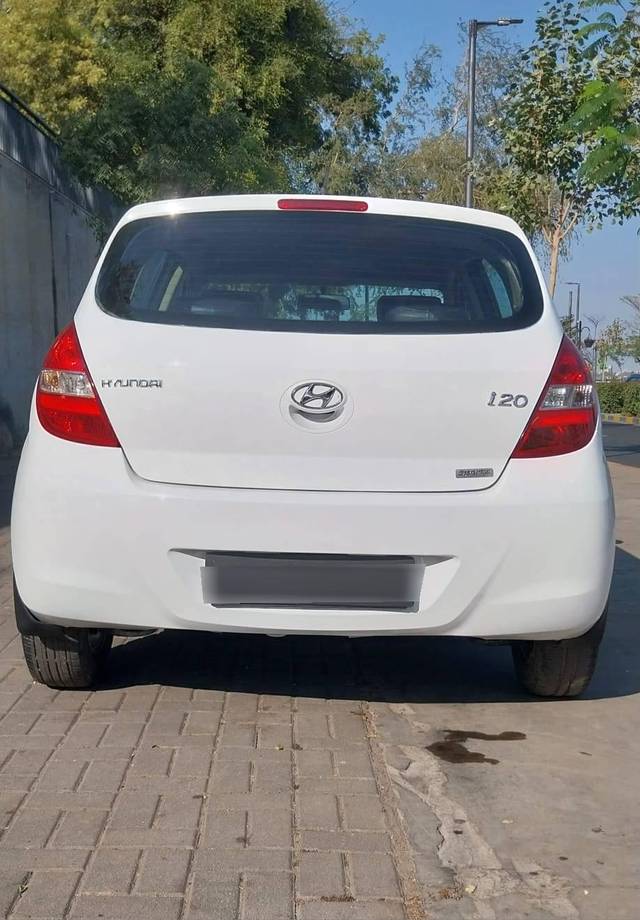 https://images10.gaadi.com/usedcar_image/4409142/original/processed_c23110adcba383e0d819b4a151d5c1ca.jpg?imwidth=6402