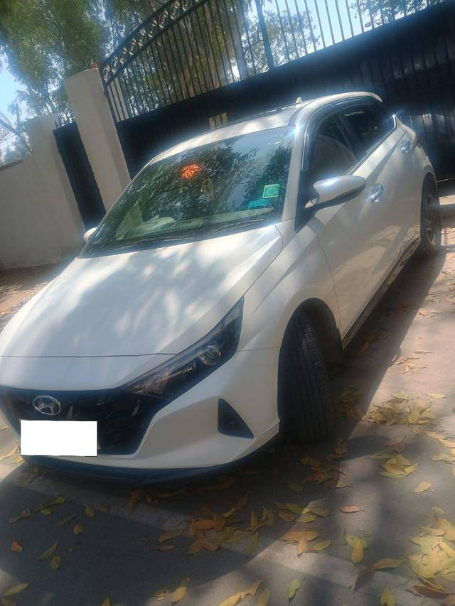 https://images10.gaadi.com/usedcar_image/4409315/original/processed_3de1a4fbeeb289f9a50c637a76efb126.jpg?imwidth=6402