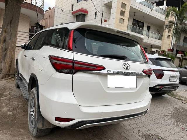 https://images10.gaadi.com/usedcar_image/4409411/original/e42b739cd73d312ca09ac19358ade0f0.jpg?imwidth=6401