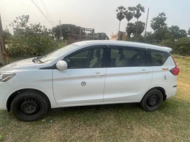 https://images10.gaadi.com/usedcar_image/4409553/original/processed_b3e68d4b-d3d0-4412-9d42-df1ab298526d.jpeg?imwidth=6401