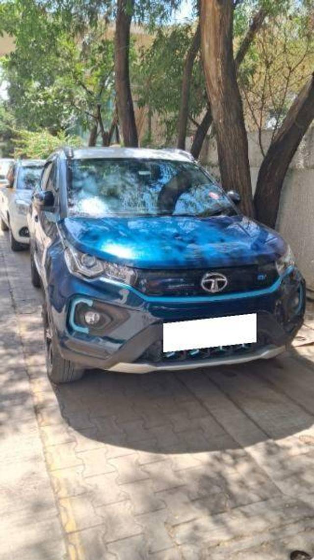 https://images10.gaadi.com/usedcar_image/4409608/original/44b212351eef274a48b5623daf7b1b8f.jpg?imwidth=6400