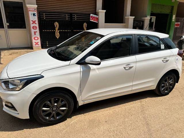 https://images10.gaadi.com/usedcar_image/4409622/original/dd39b12db0addd64aa6f6cf5a23f5f52.jpeg?imwidth=6401
