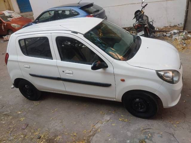 https://images10.gaadi.com/usedcar_image/4409640/original/0b30424a6f90dca8e98d8ca850c94742.jpg?imwidth=6402