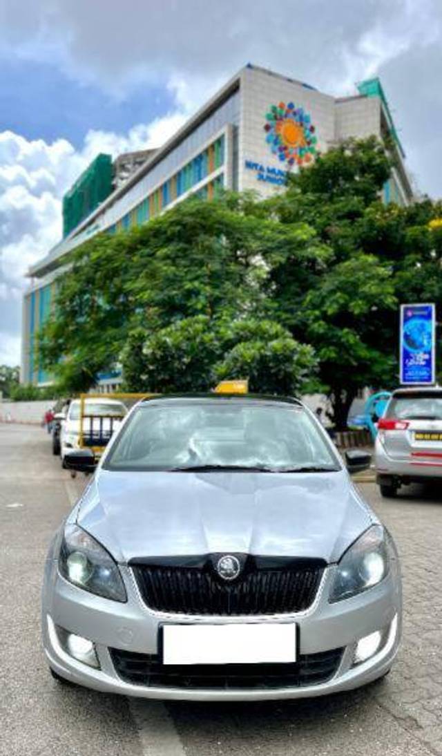 https://images10.gaadi.com/usedcar_image/4409661/original/538e207bd445b93104820928237e8eca.jpg?imwidth=6402