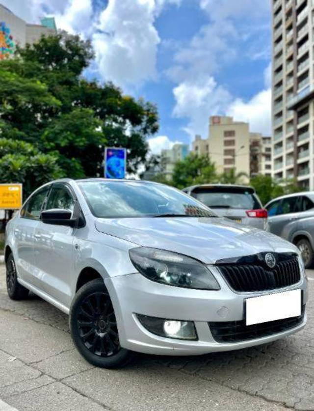 https://images10.gaadi.com/usedcar_image/4409661/original/71cc5e8b853a0a524758885d7222d384.jpg?imwidth=6401