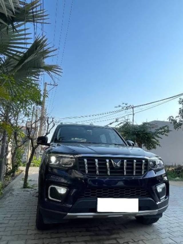 https://images10.gaadi.com/usedcar_image/4409670/original/processed_e899c056-d4d1-4f01-add0-c98ea3e1929c.jpeg?imwidth=6400