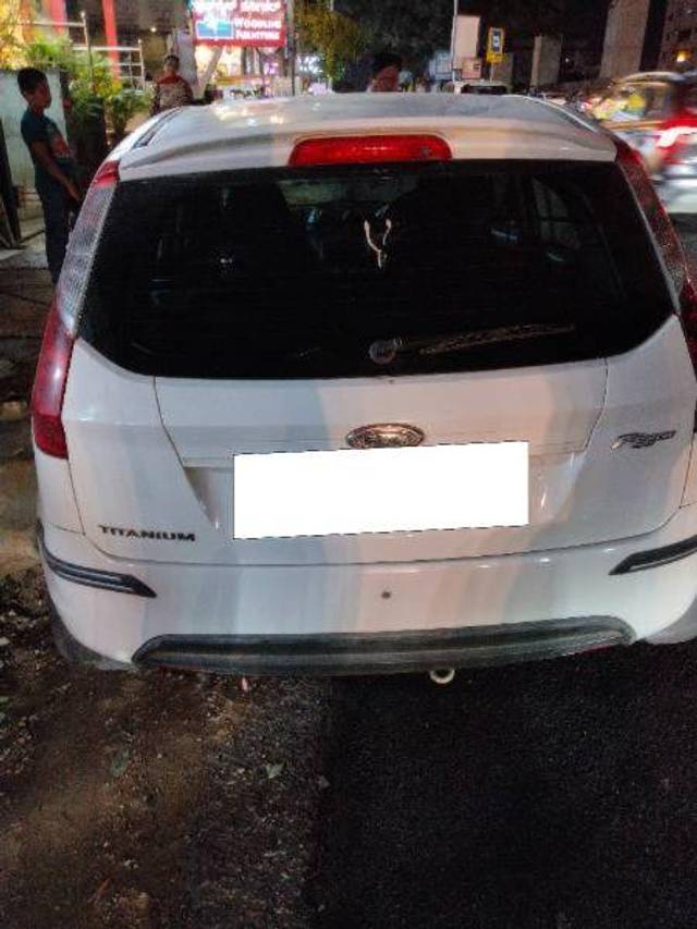 https://images10.gaadi.com/usedcar_image/4409695/original/e9e4aadb0862ed739d405ce6e562bd7b.jpg?imwidth=6402