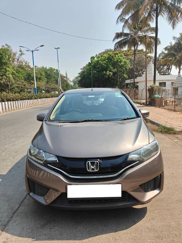 https://images10.gaadi.com/usedcar_image/4409793/original/processed_b21a94ffaafe084cd80b62e5cf822619.jpg?imwidth=6400