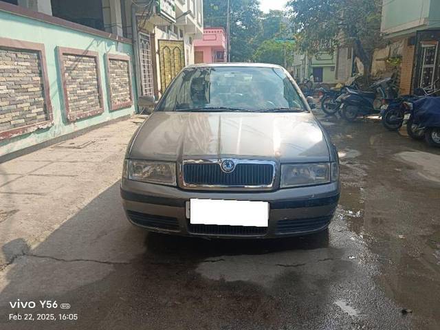 https://images10.gaadi.com/usedcar_image/4409839/original/88f90874c426e7651272dc02279075bd.jpg?imwidth=6400