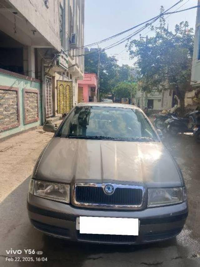 https://images10.gaadi.com/usedcar_image/4409839/original/e4b480e30f7b07ff89b61a8f40b5e225.jpg?imwidth=6401