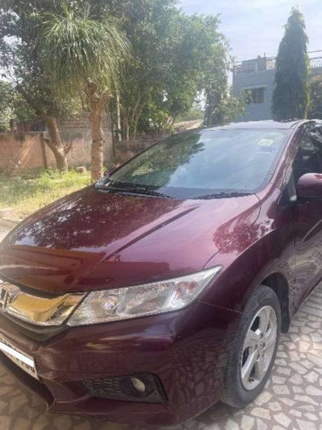 https://images10.gaadi.com/usedcar_image/4409956/original/processed_f781fd37-dc86-43a5-80c3-6649a7b13758.jpeg?imwidth=6402