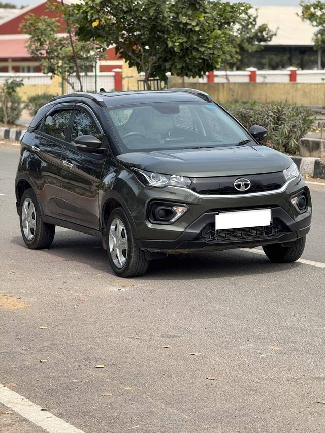 https://images10.gaadi.com/usedcar_image/4410071/original/processed_442535525f93f7f2d7de70fb2021c6e5.jpg?imwidth=6401