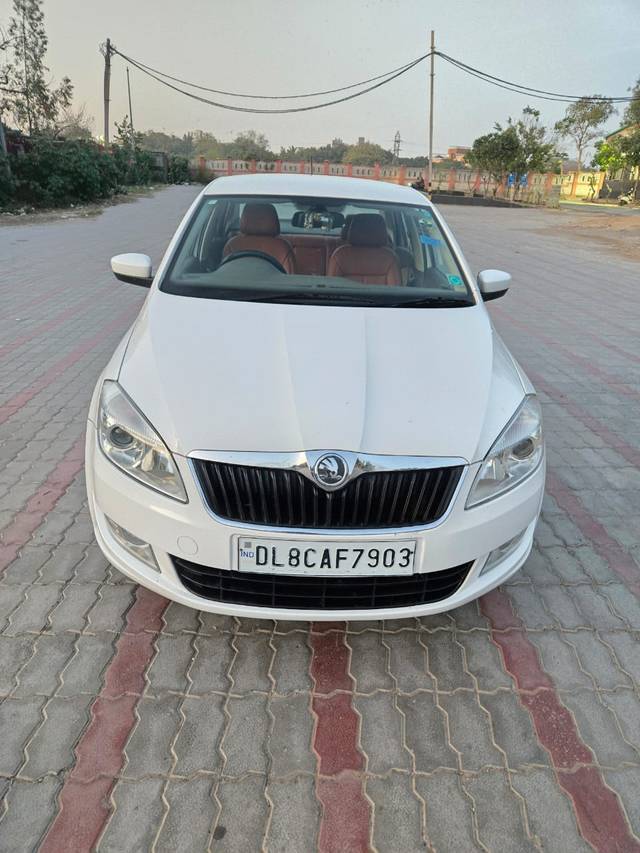 https://images10.gaadi.com/usedcar_image/4410149/original/cc5e405c60988707d9a64158746fb8b8.jpg?imwidth=6400