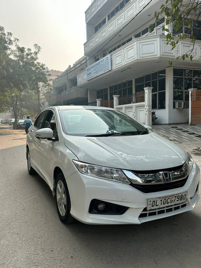 https://images10.gaadi.com/usedcar_image/4410240/original/9c0e27c46e0b4e4b6936d986356aa459.jpg?imwidth=6400