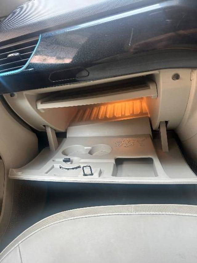 https://images10.gaadi.com/usedcar_image/4410270/original/e261030b9a17409e9d6e7f79eb6c6c42.jpeg?imwidth=6402
