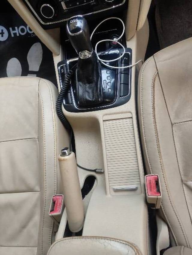 https://images10.gaadi.com/usedcar_image/4410291/original/f85dd071b16cb071fd6b376b5c42ca92.jpeg?imwidth=6402
