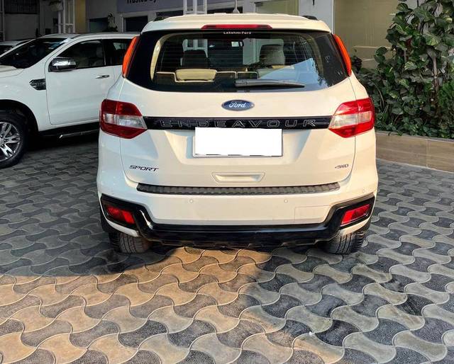 https://images10.gaadi.com/usedcar_image/4410306/original/processed_d7cf3c9065a81fb391d08adc857967c0.jpg?imwidth=6402