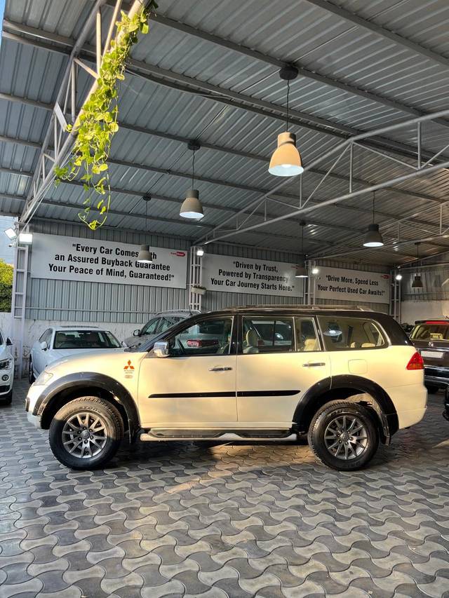 https://images10.gaadi.com/usedcar_image/4410331/original/f983f7ec0d5ed734a22cbd544ca306c9.jpg?imwidth=6402