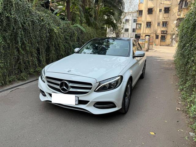https://images10.gaadi.com/usedcar_image/4410336/original/processed_60419d339df81f3969d2ae55b1d90ccf.jpeg?imwidth=6402