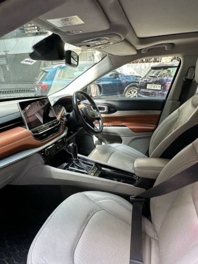 https://images10.gaadi.com/usedcar_image/4410369/original/9959e075f19260526b56b92ee73eb807.jpeg?imwidth=6400