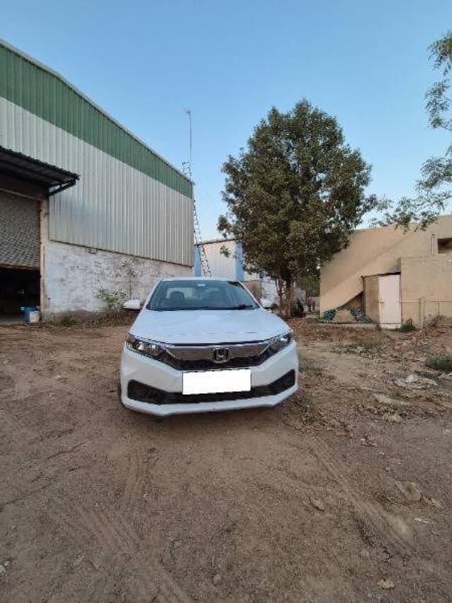 https://images10.gaadi.com/usedcar_image/4410452/original/c52c6856054d3ac2373aafee786298ec.jpg?imwidth=6400