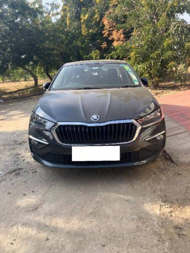 https://images10.gaadi.com/usedcar_image/4410480/original/370ee42d62db42143864f8e9abf02aff.jpeg?imwidth=6401