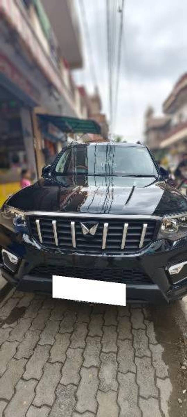 https://images10.gaadi.com/usedcar_image/4410540/original/c76795d3e0b3afa930817f186f01f460.jpg?imwidth=6400