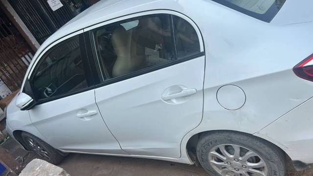 https://images10.gaadi.com/usedcar_image/4410585/original/5991b7071cd3e36dbb6efb8d3cbe24c2.jpeg?imwidth=6402