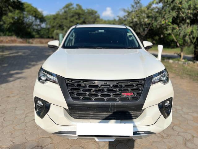 https://images10.gaadi.com/usedcar_image/4410594/original/processed_e7c7f058ac1e0cedc056d0b82d0bb03b.jpg?imwidth=6401