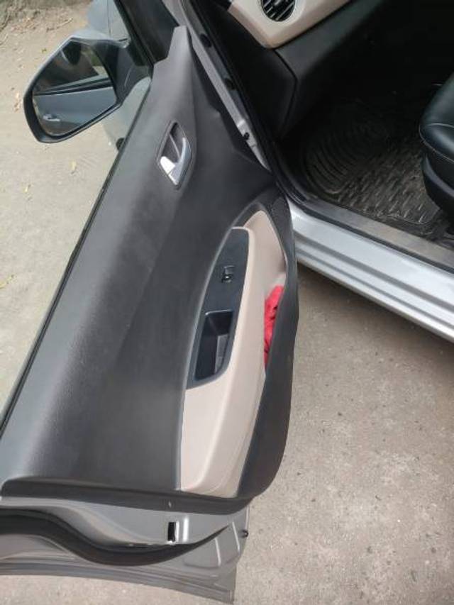 https://images10.gaadi.com/usedcar_image/4410699/original/7e6f47567dd616434c8a3d7d7f44f646.jpg?imwidth=6402