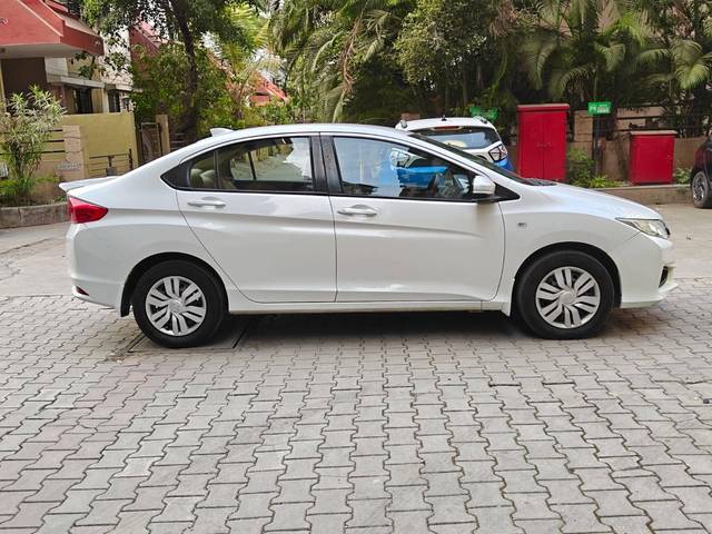 https://images10.gaadi.com/usedcar_image/4410754/original/processed_bb7f58d6677cc5d498cec512246c2c51.jpg?imwidth=6401