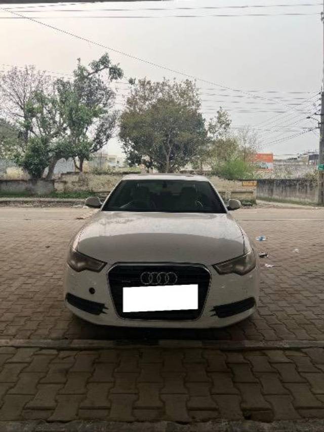 https://images10.gaadi.com/usedcar_image/4410819/original/processed_01fd08c6-b38c-4741-a745-f0a26a5255e4.jpeg?imwidth=6402