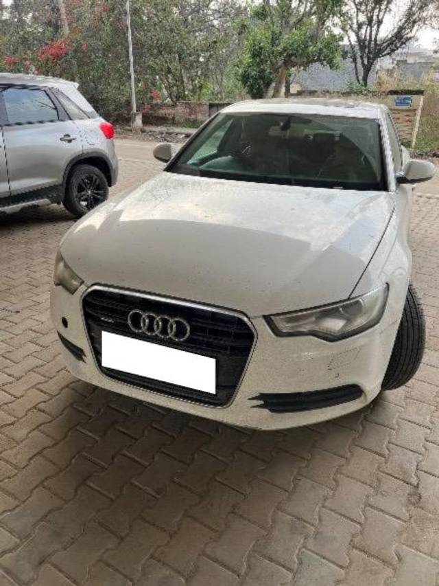 https://images10.gaadi.com/usedcar_image/4410819/original/processed_9c568d2e-36fa-4d38-838a-ed3100056aeb.jpeg?imwidth=6400