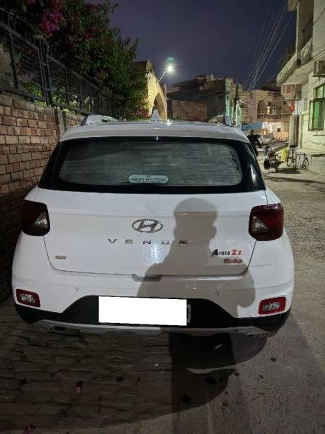 https://images10.gaadi.com/usedcar_image/4410834/original/processed_2401c12c-dd40-4af2-888b-035aa7cbb3a9.jpeg?imwidth=6401