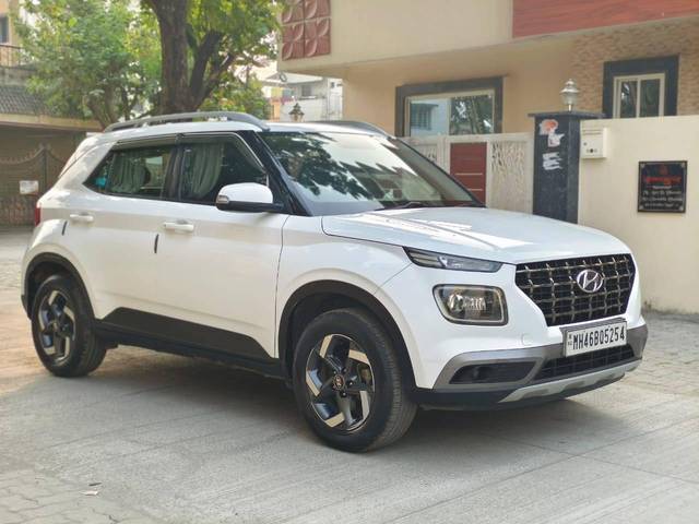 https://images10.gaadi.com/usedcar_image/4411013/original/processed_357834c2790fe25b9cc0c94153b31555.jpg?imwidth=6400