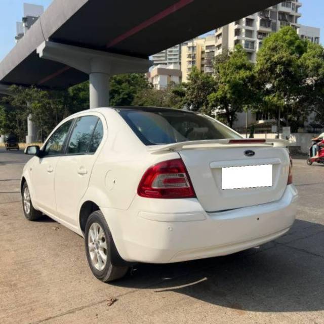 https://images10.gaadi.com/usedcar_image/4411068/original/processed_94fa45e6-3834-486f-8e97-7c28be80e984.jpg?imwidth=6401