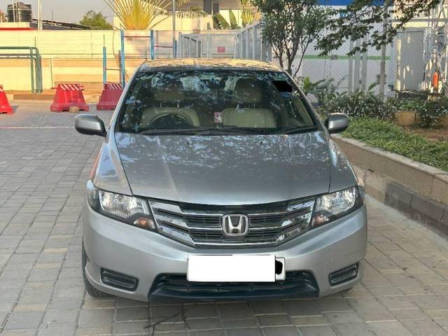 https://images10.gaadi.com/usedcar_image/4411217/original/87564f82be6fe5fc9b9b72836d85fb84.jpg?imwidth=6401