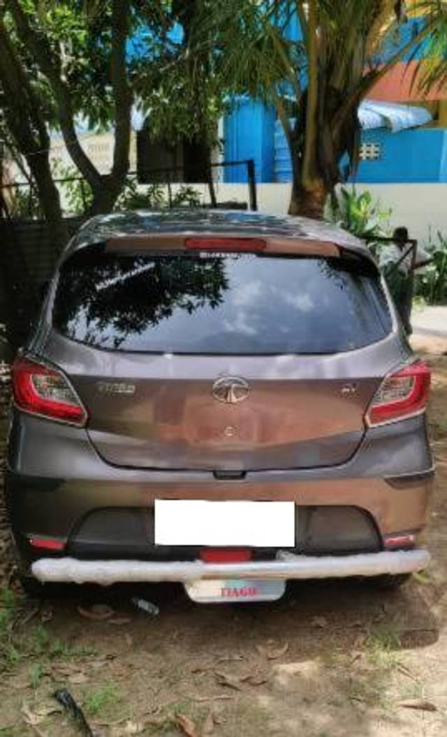 https://images10.gaadi.com/usedcar_image/4411228/original/processed_0a5d6996-1606-4929-8a5d-70139d85c7de.jpg?imwidth=6402