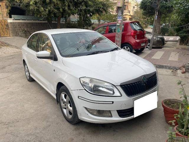 https://images10.gaadi.com/usedcar_image/4411351/original/d1678c280db14d41a0b5b4fb96f1a03d.jpeg?imwidth=6400