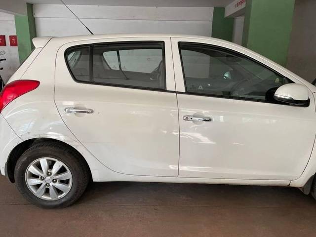 https://images10.gaadi.com/usedcar_image/4411388/original/processed_fe4c4132-3319-42d4-8d14-d77c901ecead.jpeg?imwidth=6401