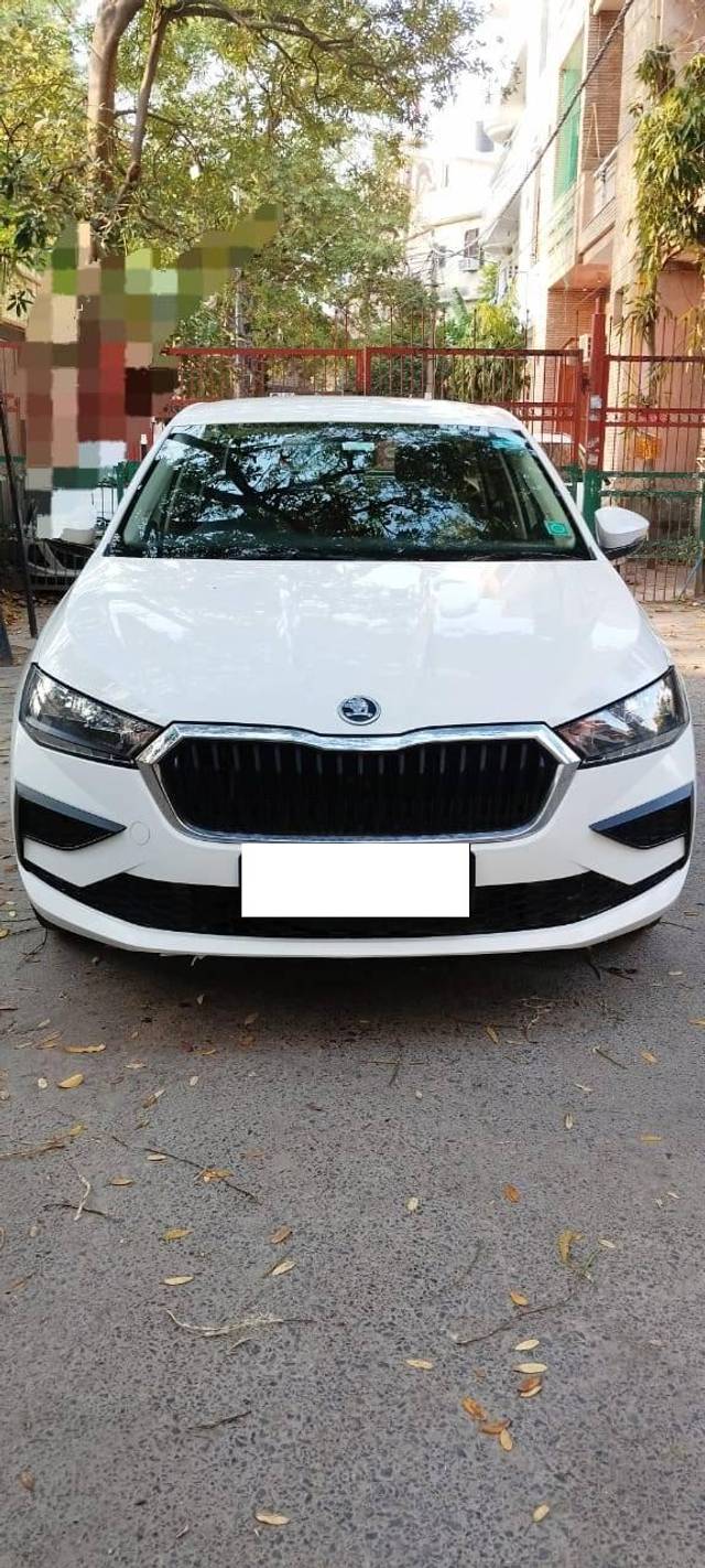 https://images10.gaadi.com/usedcar_image/4411391/original/processed_41c78ff068a7d9cb55a68a2a094af76a.jpg?imwidth=6402