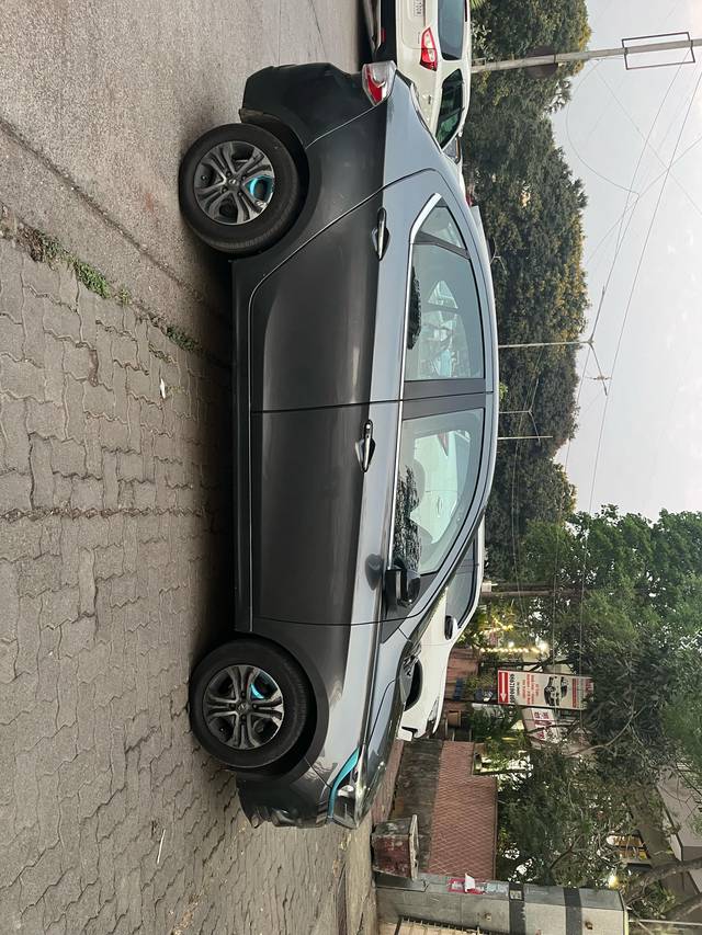 https://images10.gaadi.com/usedcar_image/4411408/original/b5c00e9c130eba75e000435e3576460a.jpg?imwidth=6401