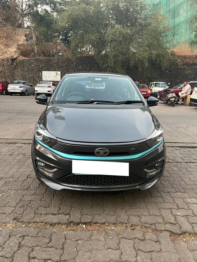 https://images10.gaadi.com/usedcar_image/4411408/original/processed_2f23c092507a4231f8c3d7e2fb86de60.jpg?imwidth=6401