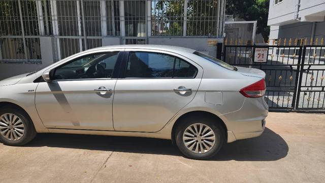 https://images10.gaadi.com/usedcar_image/4411492/original/processed_9d944c26-36f1-4aa4-82a5-55f0b276526f.jpg?imwidth=6401